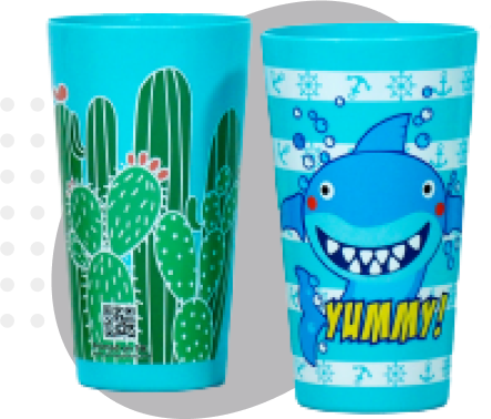 Vasos impresos en una máquina impresora