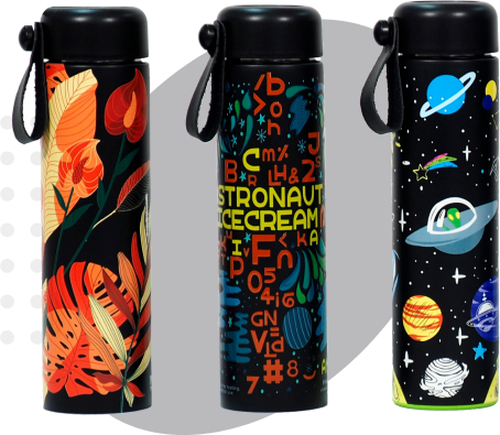 Botellas impresas en una máquina impresora